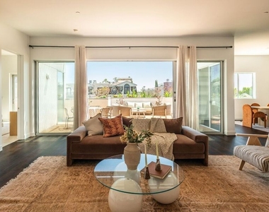 855 N Croft Avenue - Photo Thumbnail 9
