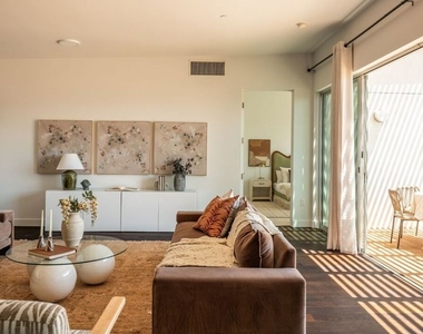855 N Croft Avenue - Photo Thumbnail 29