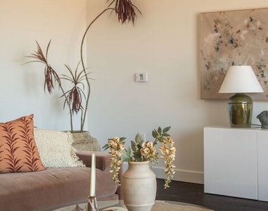 855 N Croft Avenue - Photo Thumbnail 6