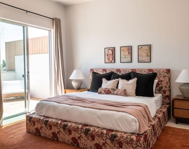 855 N Croft Avenue - Photo Thumbnail 18