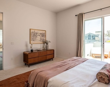 855 N Croft Avenue - Photo Thumbnail 19
