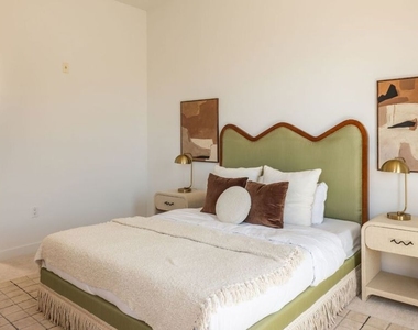 855 N Croft Avenue - Photo Thumbnail 24
