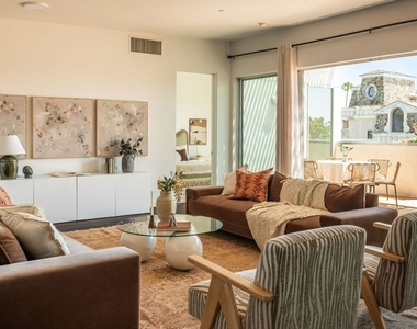 855 N Croft Avenue - Photo Thumbnail 8