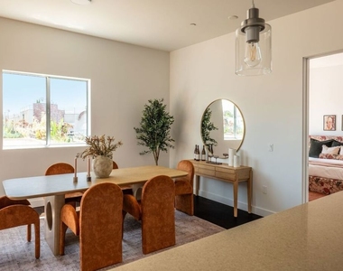 855 N Croft Avenue - Photo Thumbnail 13