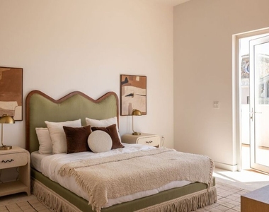 855 N Croft Avenue - Photo Thumbnail 23