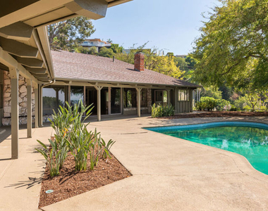 1365 N Wetherly Drive - Photo Thumbnail 11