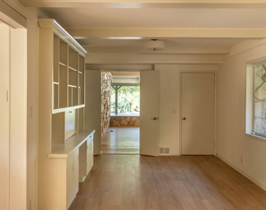 1365 N Wetherly Drive - Photo Thumbnail 10