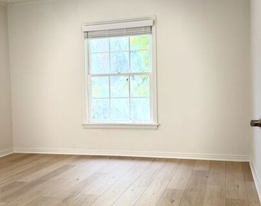 408 1/2 S Spalding Drive - Photo Thumbnail 36