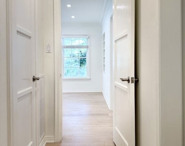 408 1/2 S Spalding Drive - Photo Thumbnail 35