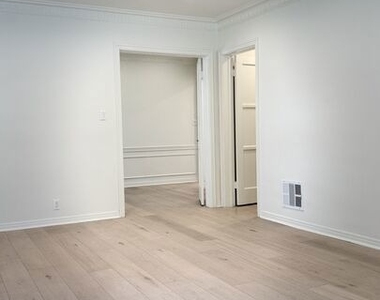 408 1/2 S Spalding Drive - Photo Thumbnail 8