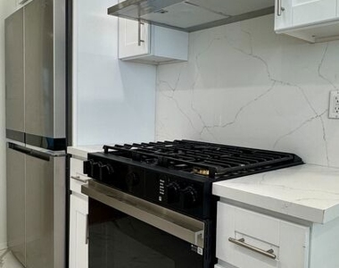 408 1/2 S Spalding Drive - Photo Thumbnail 18