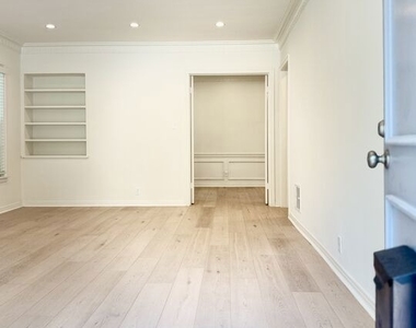 408 1/2 S Spalding Drive - Photo Thumbnail 4