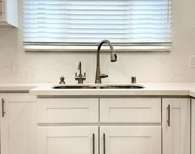 408 1/2 S Spalding Drive - Photo Thumbnail 16