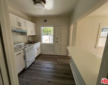 424 N Venice Boulevard - Photo Thumbnail 6
