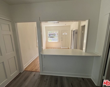 424 N Venice Boulevard - Photo Thumbnail 7