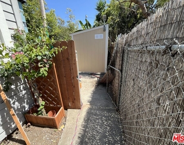 424 N Venice Boulevard - Photo Thumbnail 14