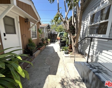 424 N Venice Boulevard - Photo Thumbnail 16