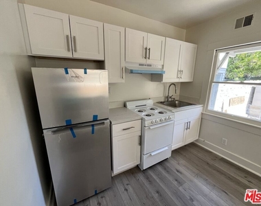 424 N Venice Boulevard - Photo Thumbnail 8