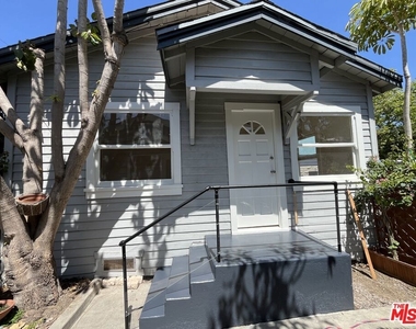 424 N Venice Boulevard - Photo Thumbnail 2