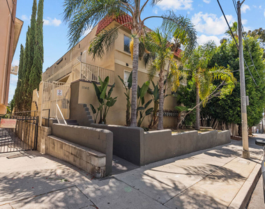 1540 N Fuller Avenue - Photo Thumbnail 3