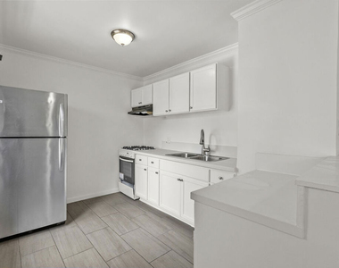 1540 N Fuller Avenue - Photo Thumbnail 10