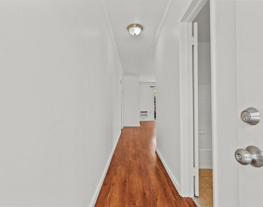 1540 N Fuller Avenue - Photo Thumbnail 6