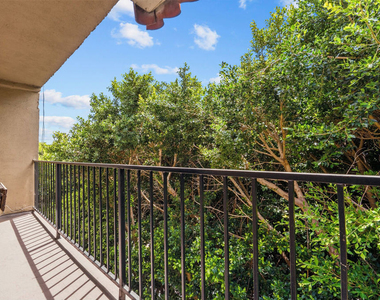 1540 N Fuller Avenue - Photo Thumbnail 13