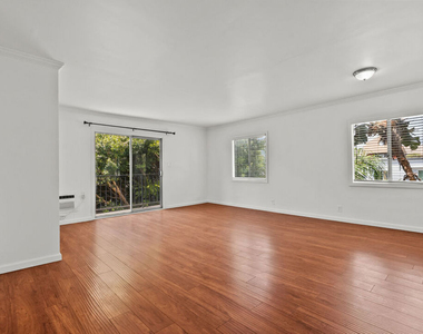 1540 N Fuller Avenue - Photo Thumbnail 7