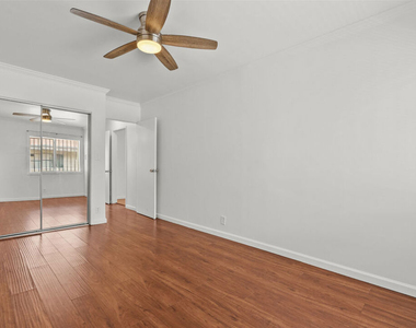 1540 N Fuller Avenue - Photo Thumbnail 15