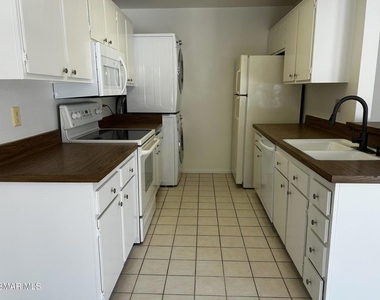2884 Instone Court - Photo Thumbnail 3