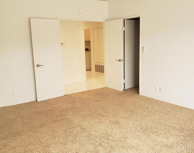 136 Desert Falls Drive E - Photo Thumbnail 18