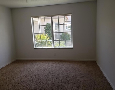 136 Desert Falls Drive E - Photo Thumbnail 30