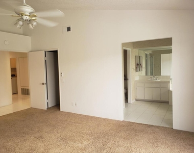136 Desert Falls Drive E - Photo Thumbnail 19