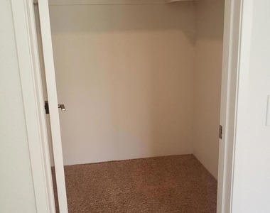 136 Desert Falls Drive E - Photo Thumbnail 31