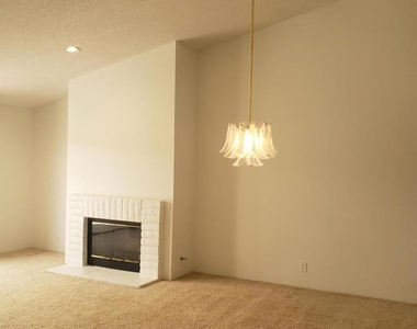 136 Desert Falls Drive E - Photo Thumbnail 7