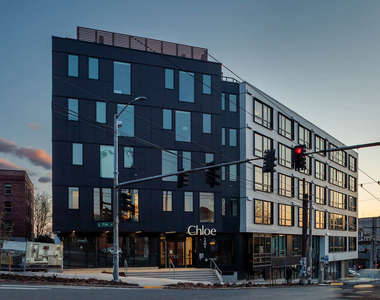 1401 East Madison Street - Photo Thumbnail 3