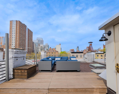 152 9th Avenue - Photo Thumbnail 5