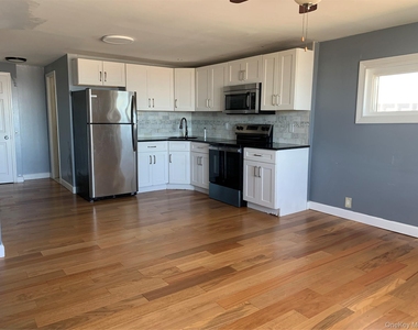 14 Bayville Avenue - Photo Thumbnail 3