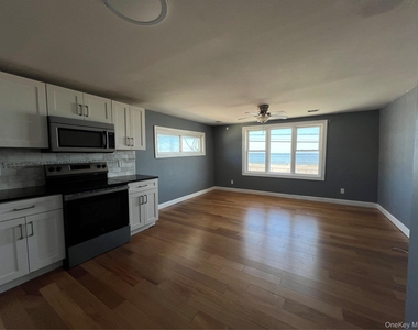 14 Bayville Avenue - Photo Thumbnail 2