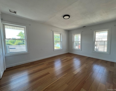 14 Bayville Avenue - Photo Thumbnail 5