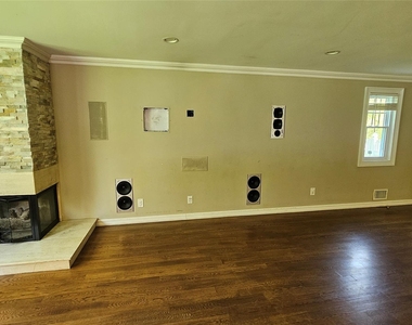72 Schriever Lane - Photo Thumbnail 8