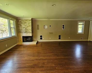 72 Schriever Lane - Photo Thumbnail 7