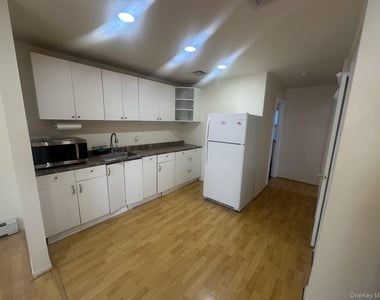 1 Hamlet Road - Photo Thumbnail 16