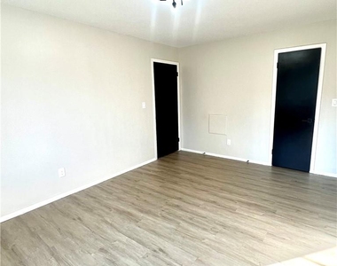 13-19 Cole Street - Photo Thumbnail 7