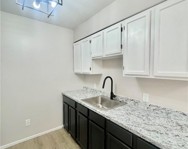 13-19 Cole Street - Photo Thumbnail 4