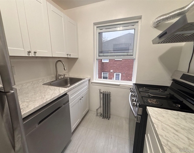 37 Spruce Street - Photo Thumbnail 4