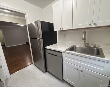 37 Spruce Street - Photo Thumbnail 5