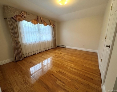 253-12 58th Avenue - Photo Thumbnail 10