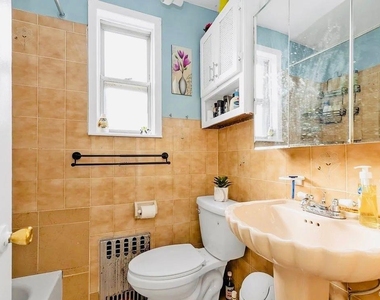 245-24 77 Crescent - Photo Thumbnail 2