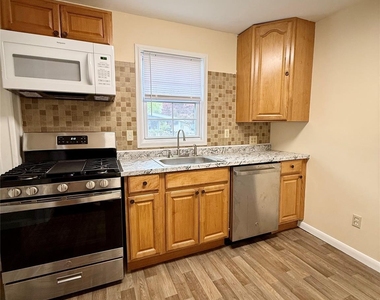 42 Peck Street - Photo Thumbnail 8